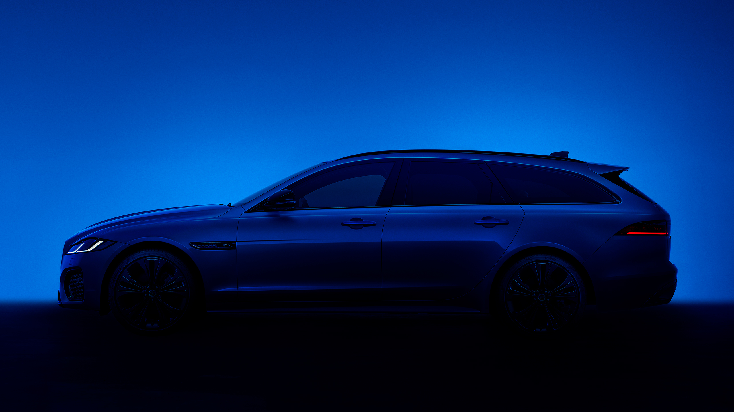 Side profile of Jaguar XF Sprotbreak