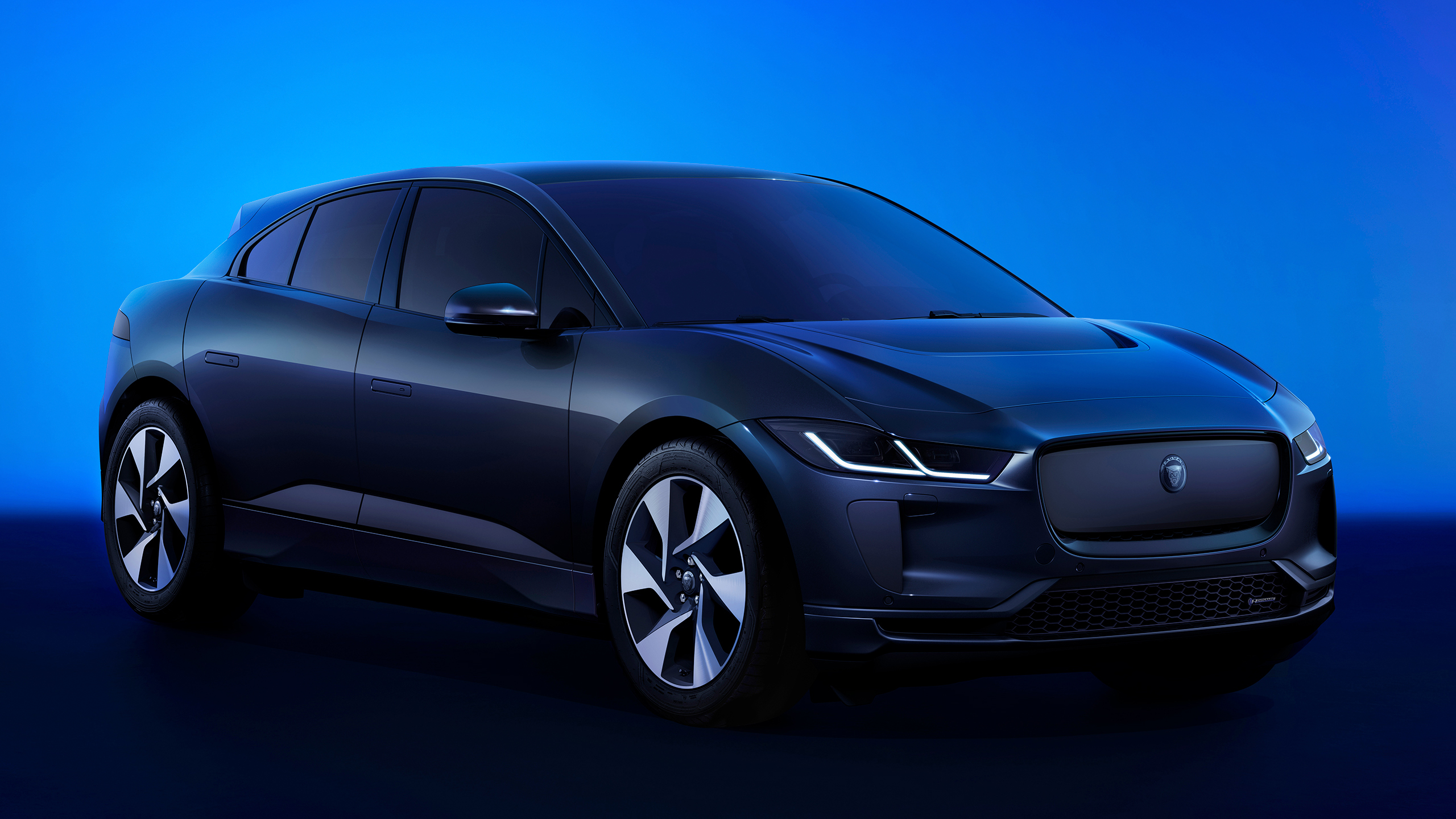 Jaguar I-Pace SE model Front Right profile